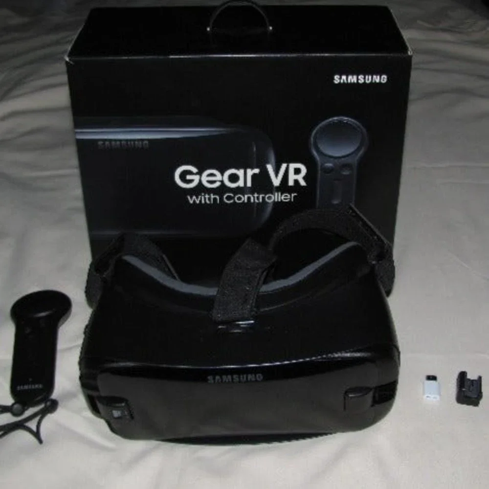 Oculus Samsung Gear VR Headset With Controller & Accessories